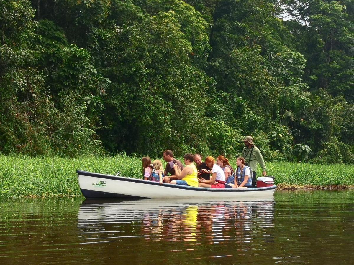 Tortuguero Adventures Guesthouse エクステリア 写真